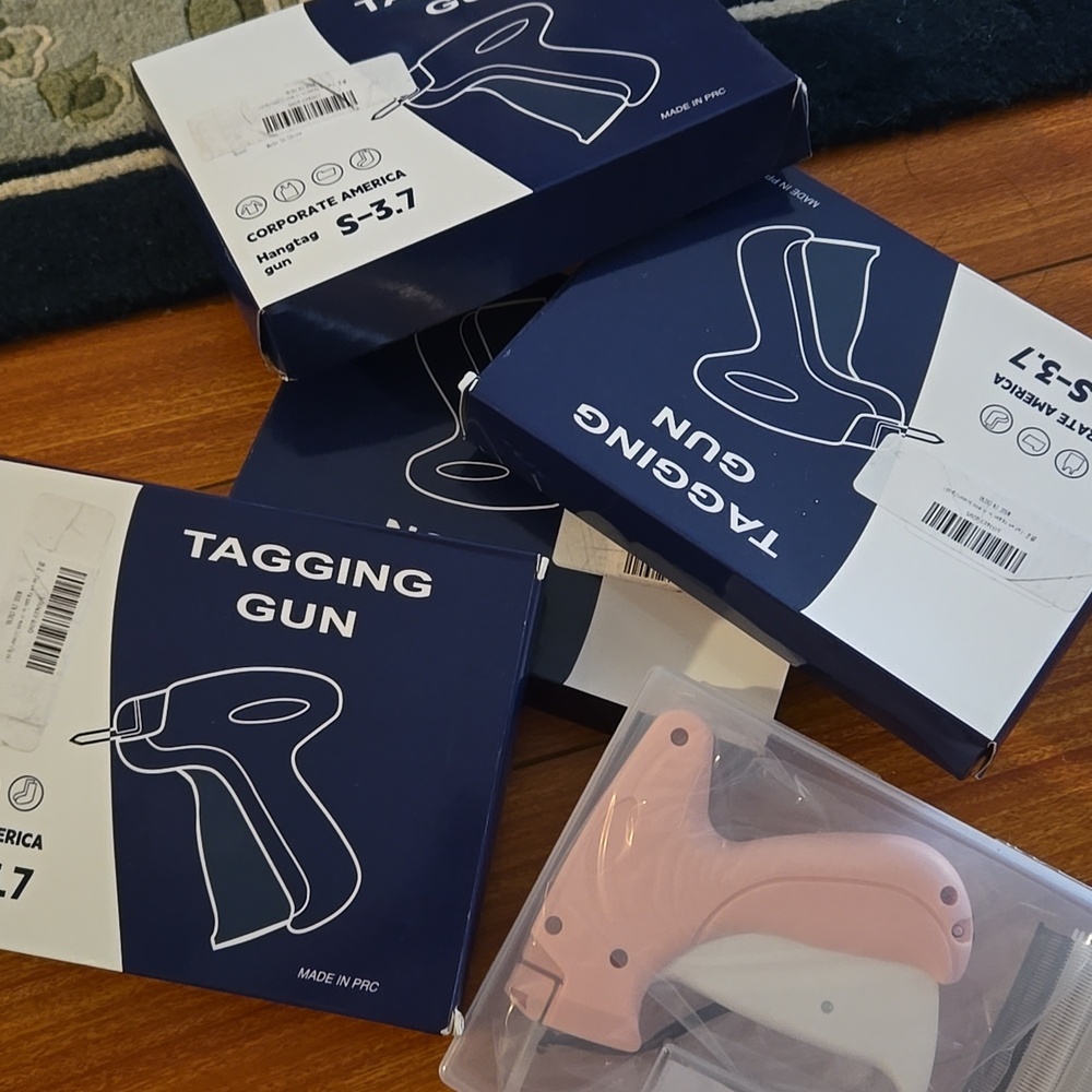 Tagging Gun - Picture 3 of 3